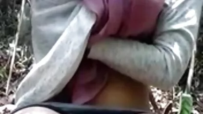 Melayu Main di hutan ver videos de chicas desnudas