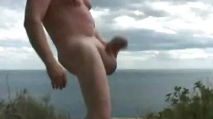 Bombea la polla mostrando en la playa xxx videos cachondos