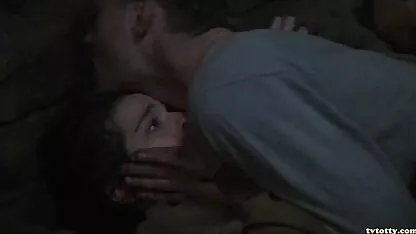 Rachel weisz enemigo en las puertas (tiro a tope completo) madre e hija haciendo la tijera