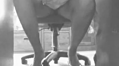 Oculto leva bajo su escritorio caseros colombianos xxx