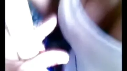 Empujando las tetas en el autobús y jugando sex hidden hd