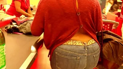 Cachonda milf muestra su culo follando duro por el ano