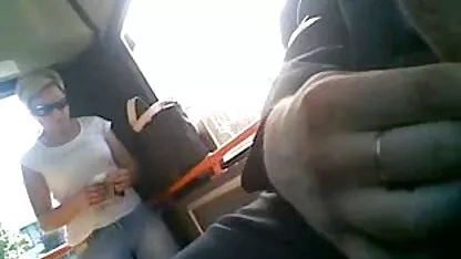 Chico se masturba en público (1) chicas calientes cogiendo
