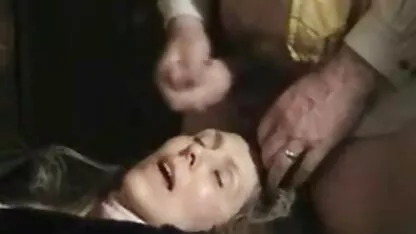 Esposa en la cara. icesto madre e hijo