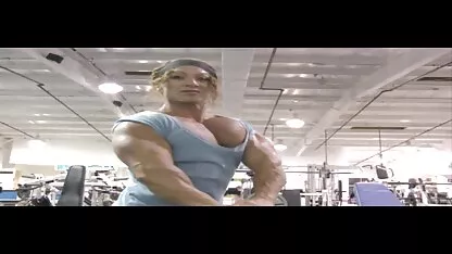 Fbb flexes más grande pecs siempre mujeres maduras hot