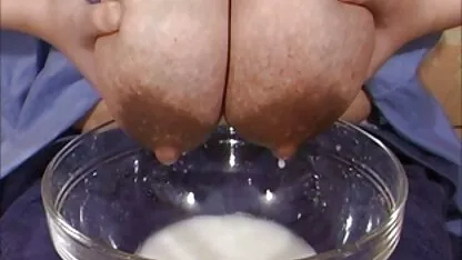 Asiático de Mama lactantes sexo casero tetas