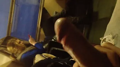 Tren público flash y ella lo sabe porno super romantico
