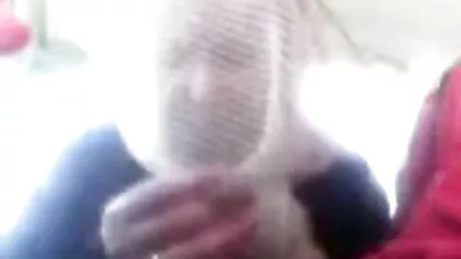 Árabe hijab mujer chupa algunos polla en coche videos de sexo con negras