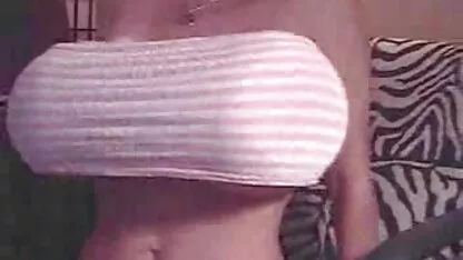 Vacaciones de un cumming. mujeres teniendo sexo duro con animales