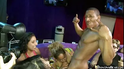 Salvaje cfnm chupar la polla partido sex trio xxx