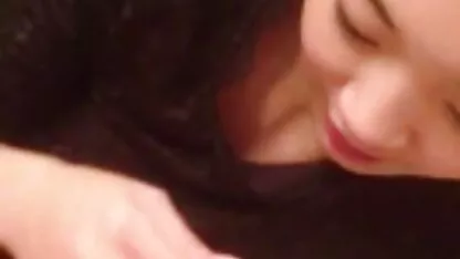 Chica coreana juega con pequeños patético coreano consolador follando con la madre de mi mejor amigo
