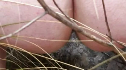 Grande peludo culo al aire libre follando mi madre dormida