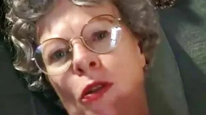 La abuela de mierda lesbianas rubias masturbandose