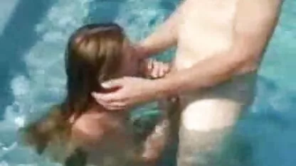 Sexo en una piscina videos gratis de madrastas