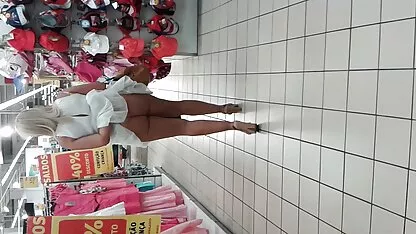 Sin bragas en el supermercado japonesas jovencitas lesbianas