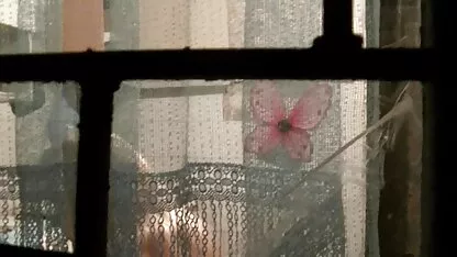 Espiando a través de la ventana adolescente aderezo brasileñas calientes xxx
