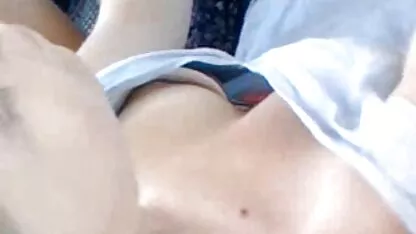 Downblouse chica rusa en autobús (luz pezón)  tetonas muy maduras