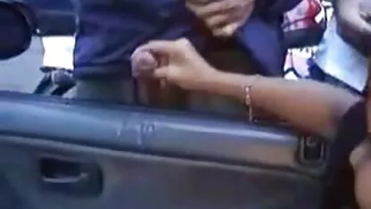 2 chicas en público masturbación con la mano con muy delicioso semen  porno latino 1080p