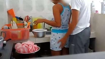 De caliente en la cocina sexo incesto italiano
