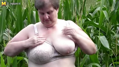 Viejo grasa bbw mamá folla ella misma al aire libre video de chichonas