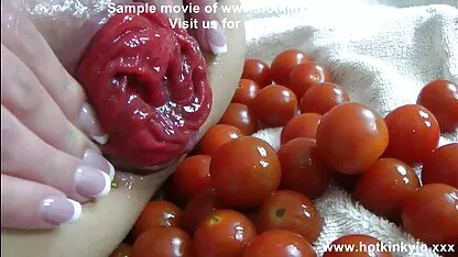 Hotkinkyjo vegetal juego anal (50 tomates) videos nalgonas y chichonas