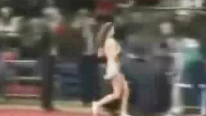 Animadora quita su parte superior durante un juego de baloncesto videos gratis pornos mexicanos