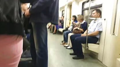 Público corrida en las niñas de la chaqueta xxx negras trios