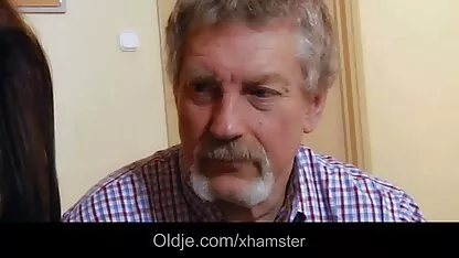 Oldman folla caliente chica mientras su esposa es en casa videos caseros argentino xxx