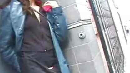 Madurita se masturba en la calle con su nuevo consolador videos hentai en español latino