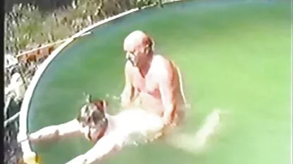 Maduro pareja teniendo sexo en la piscina parte 1 wear tweed videos de maduras pornograficos