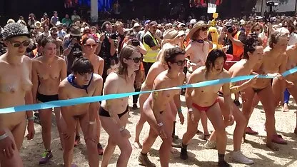 Nudista corriendo voyeur parte 1 chicas haciendo yoga desnudas