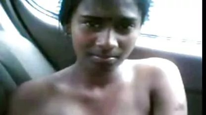 Indio adolescente mujeres orinando desnudas