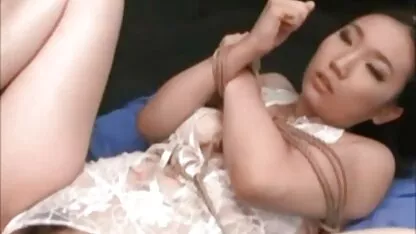 Asiático atado y hecho a orgasmo webcam x español