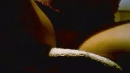 Niñera bajo escritorio culonas tetonas cojiendo