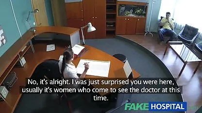 Fakehospital sexy enfermera cura paciente con duro Oficina de sexo lesbianas haciendo tijereta