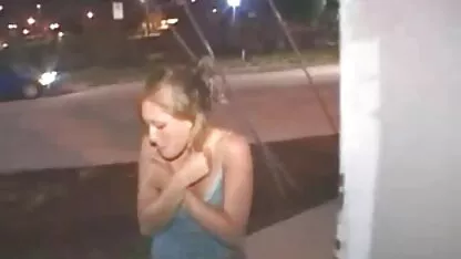 Sexy mujer hace la tira dare colegiala con braguitas follada por su hermano