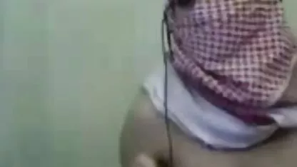 Palestina Árabe hijab chica mostrar sus grandes tetas en la webcam pornotaco