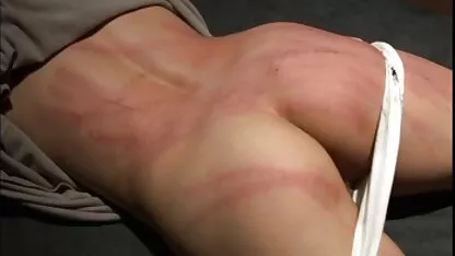 Lesbianas bdsm Bondage mujer azotada por sádico guardia xxx folladas duro
