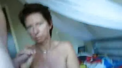 La abuela de la vergüenza follando con la amiga de su madre