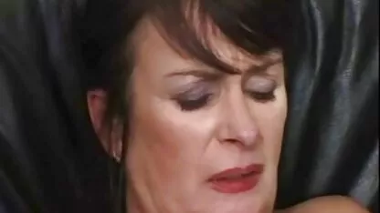 Maduro maduro dama masturba y folla orgia en la oficina xxx