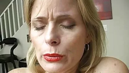 Super sexy mayor dama es tan caliente ella tiene a masturbarse videos cerdas x