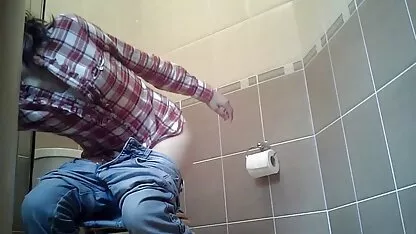 Casado espiado en la ducha (la secuela sexy) sexo oral candente