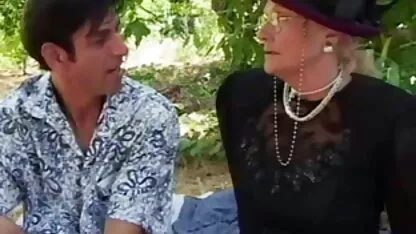 Abuelita folla y chorros al aire libre peliculas lesbianas españolas