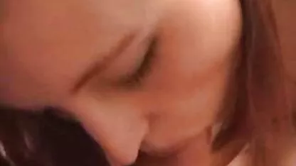 Caliente adolescente chupa apagado un uncut polla cogiendo con japonesas
