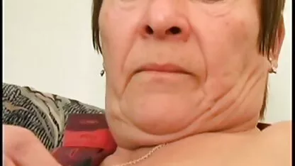 Gordito de la abuelita con el coño peludo es satisfactorio por los jóvenes viejitas peludas xxx
