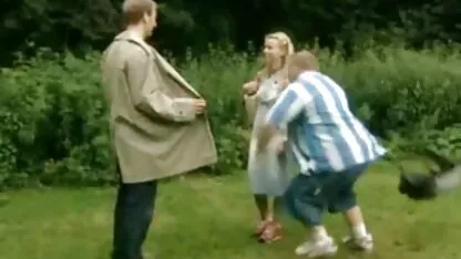 Intermitente-der nudista im wald-flasher en el bosque petardas mamando tetas