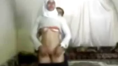 Árabe hijab videos de mujeres con pechos grandes