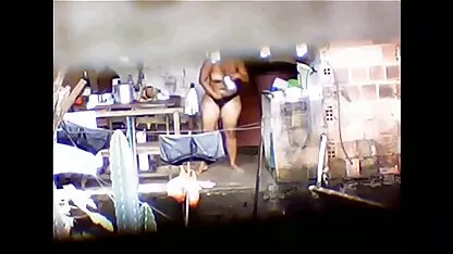 Oculto cam-ducha no alto da favela porno insenso