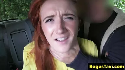 Ginger estudiante exploited por falso taxi conductor tetas grandes sin censura