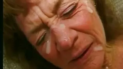 Arrugado abuelita ama 4 pollas y un montón de semen sexo casero de peruanas